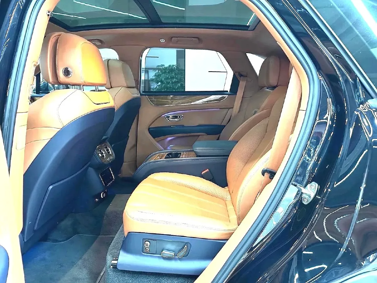 2021 Bentley Bentayga 4.0T 550HP V8 8AT,autocango,china used car exporter,china ev exporter,chinese used car exporter,chinese used ev exporter