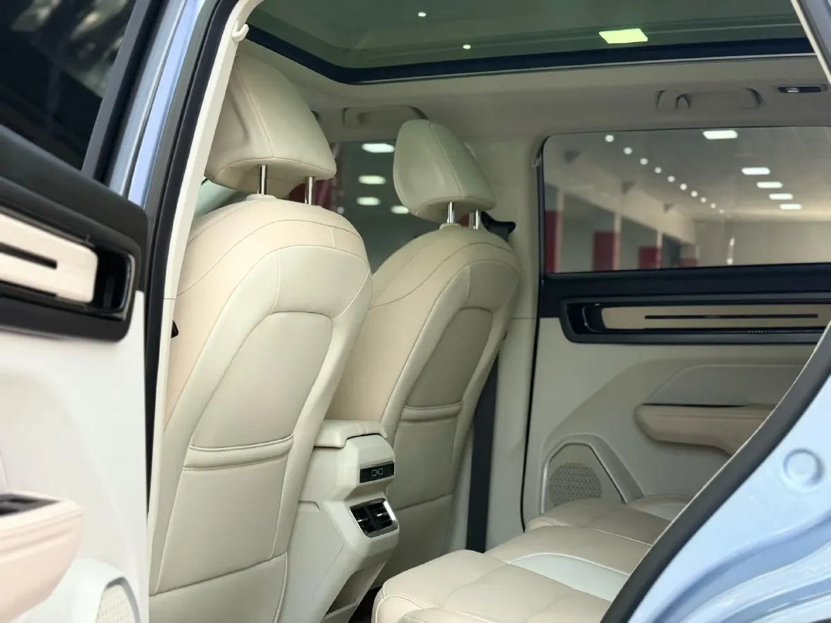 2023 Geely ICON 1.5T 181HP L4 7DCT,autocango,china used car exporter,china ev exporter,chinese used car exporter,chinese used ev exporter