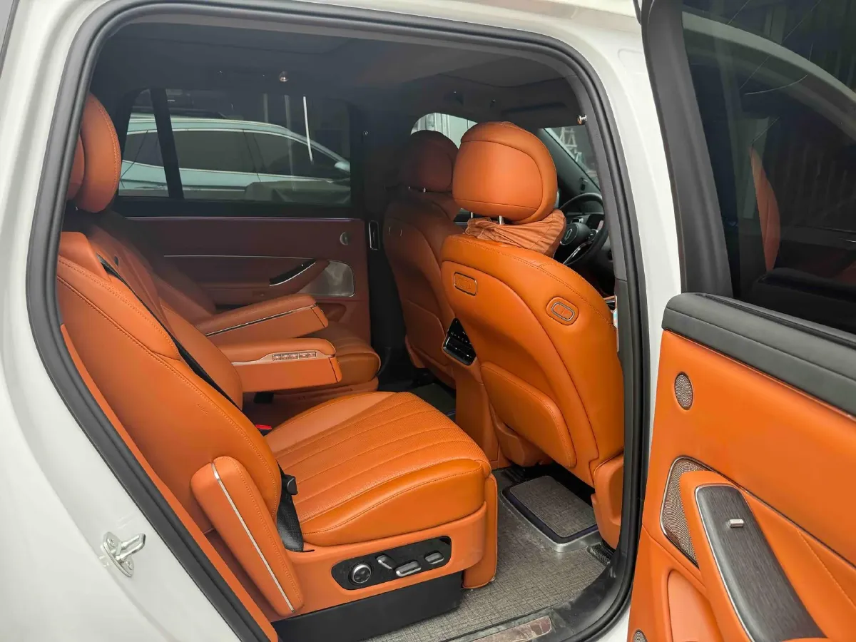 2025 AITO AITO M8 REEV 160HP REEV 53.4KWH,autocango,china used car exporter,china ev exporter,chinese used car exporter,chinese used ev exporter