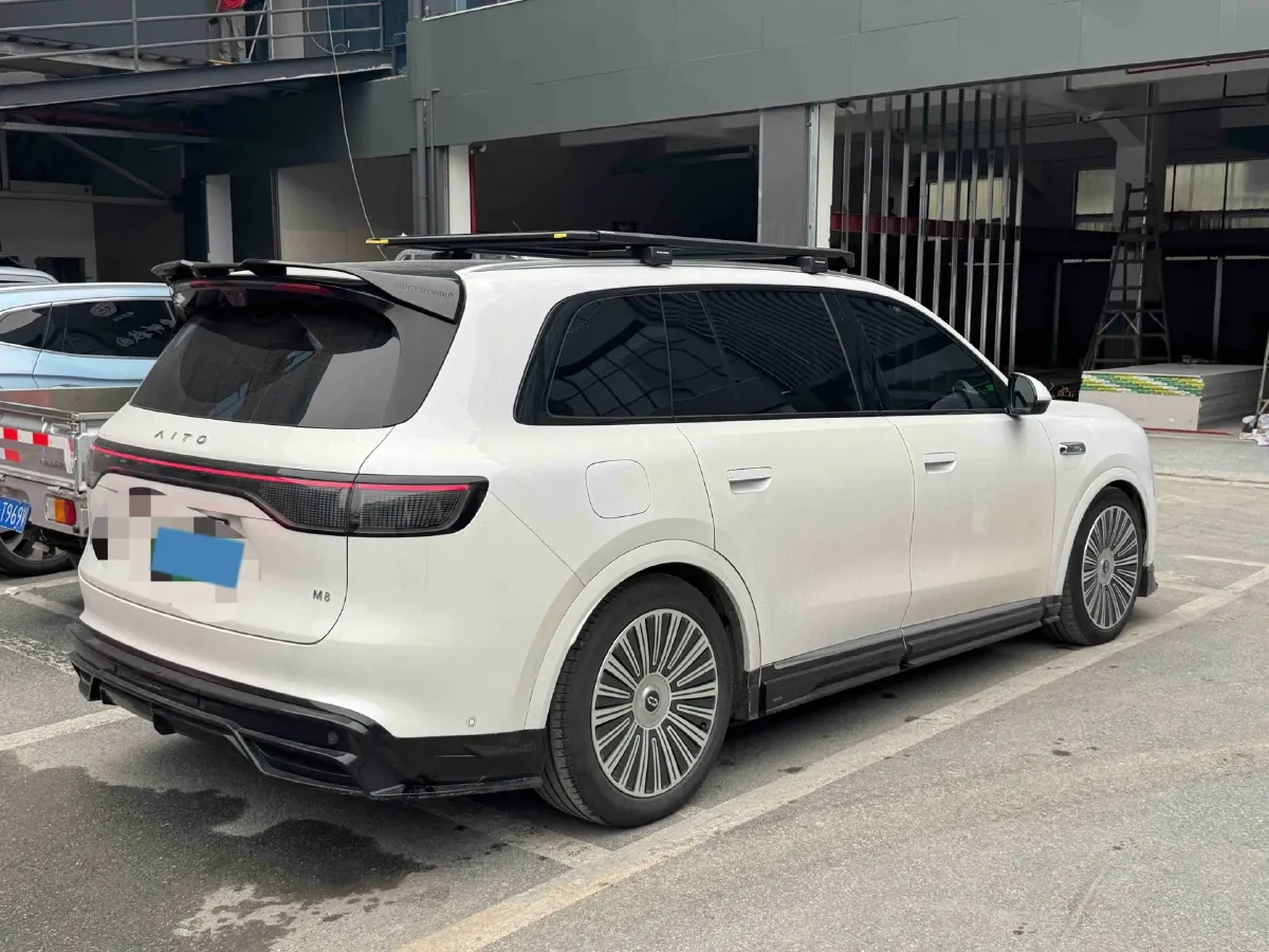 2025 AITO AITO M8 REEV 160HP REEV 53.4KWH,autocango,china used car exporter,china ev exporter,chinese used car exporter,chinese used ev exporter