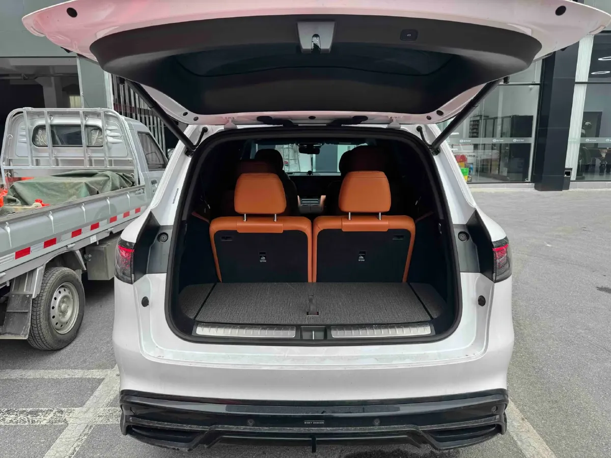 2025 AITO AITO M8 REEV 160HP REEV 53.4KWH,autocango,china used car exporter,china ev exporter,chinese used car exporter,chinese used ev exporter