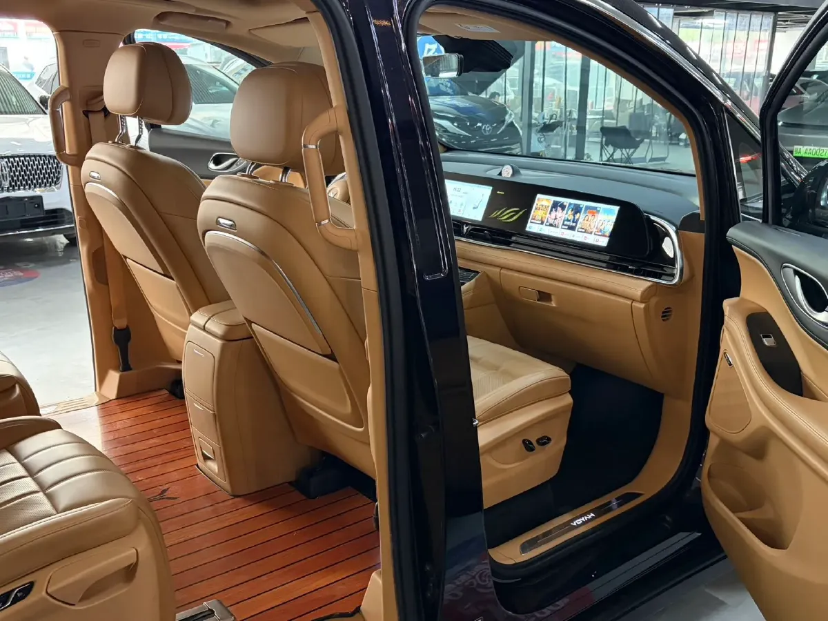 2022 Voyah Dream 1.5T 136HP L4 PHEV 25.57KWH,autocango,china used car exporter,china ev exporter,chinese used car exporter,chinese used ev exporter