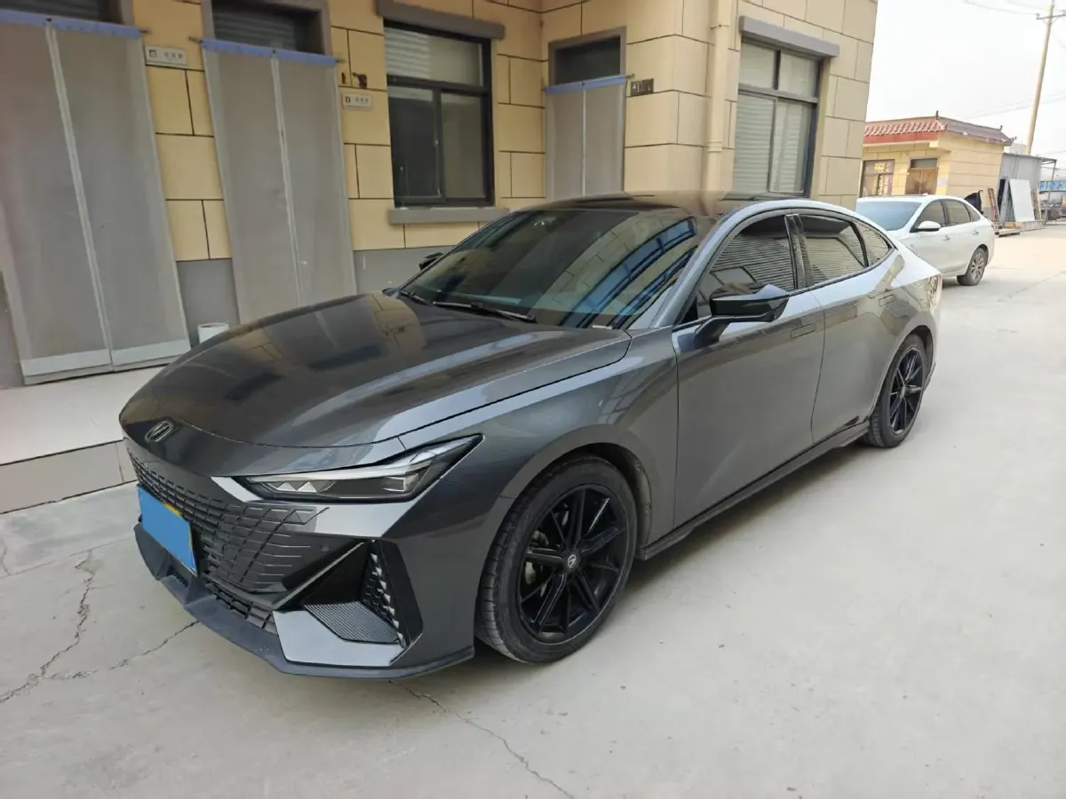 2022 ChangAn UNI-V 1.5T 188HP L4 7DCT,autocango,china used car exporter,china ev exporter,chinese used car exporter,chinese used ev exporter