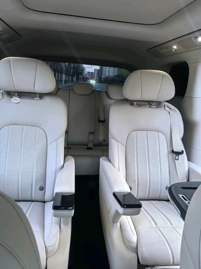 2025 Voyah Dream 1.5T 150HP L4 PHEV 41.7KWH,autocango,china used car exporter,china ev exporter,chinese used car exporter,chinese used ev exporter