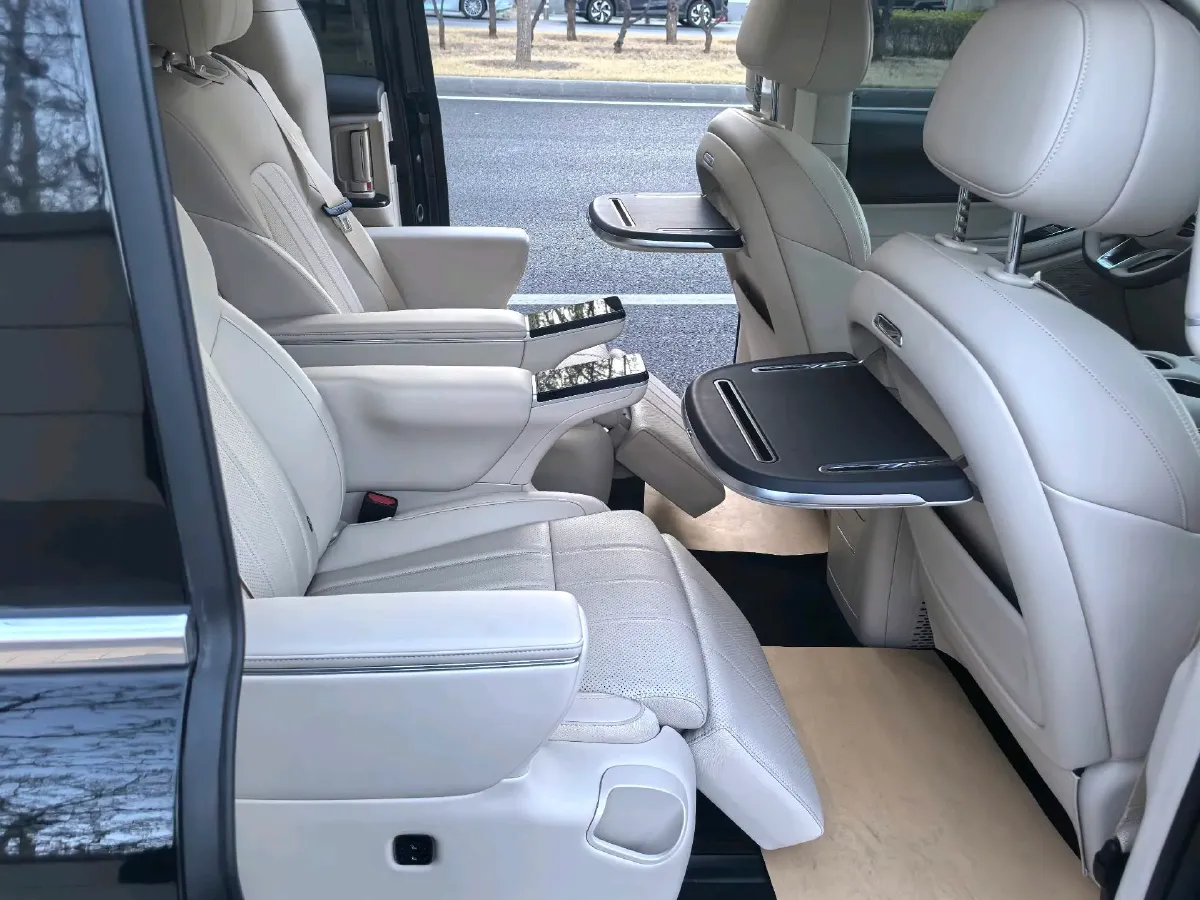 2025 Voyah Dream 1.5T 150HP L4 PHEV 41.7KWH,autocango,china used car exporter,china ev exporter,chinese used car exporter,chinese used ev exporter