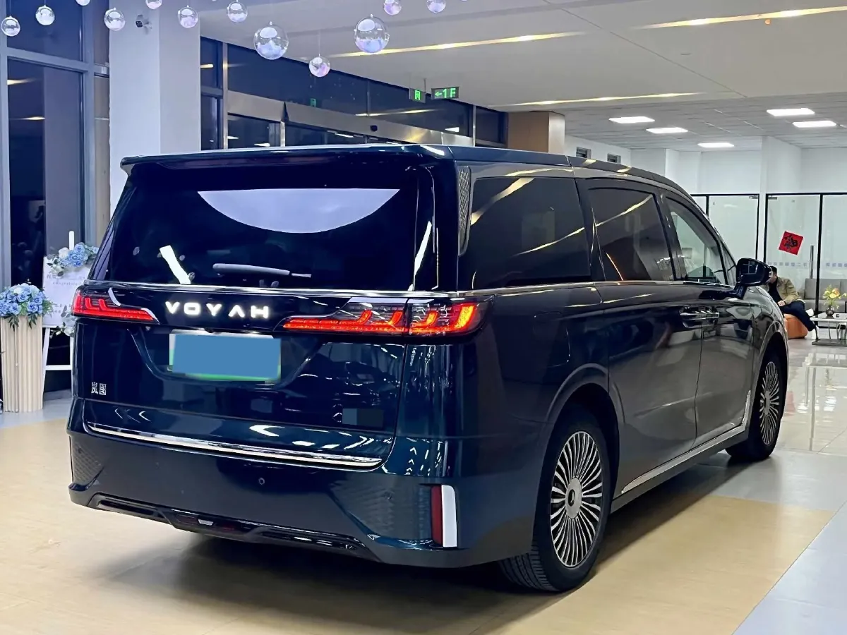 2025 Voyah Dream 1.5T 150HP L4 PHEV 41.7KWH,autocango,china used car exporter,china ev exporter,chinese used car exporter,chinese used ev exporter