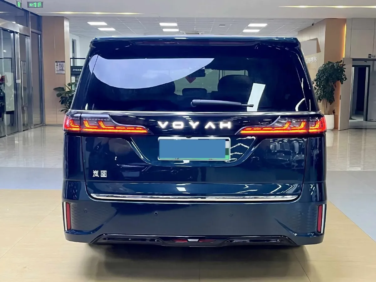 2025 Voyah Dream 1.5T 150HP L4 PHEV 41.7KWH,autocango,china used car exporter,china ev exporter,chinese used car exporter,chinese used ev exporter