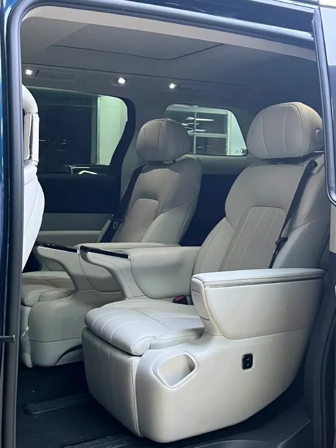 2025 Voyah Dream 1.5T 150HP L4 PHEV 41.7KWH,autocango,china used car exporter,china ev exporter,chinese used car exporter,chinese used ev exporter