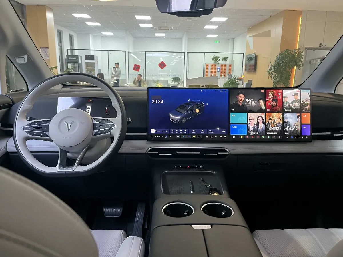 2025 Voyah Dream 1.5T 150HP L4 PHEV 41.7KWH,autocango,china used car exporter,china ev exporter,chinese used car exporter,chinese used ev exporter