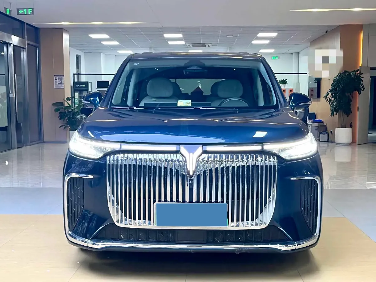 2025 Voyah Dream 1.5T 150HP L4 PHEV 41.7KWH,autocango,china used car exporter,china ev exporter,chinese used car exporter,chinese used ev exporter