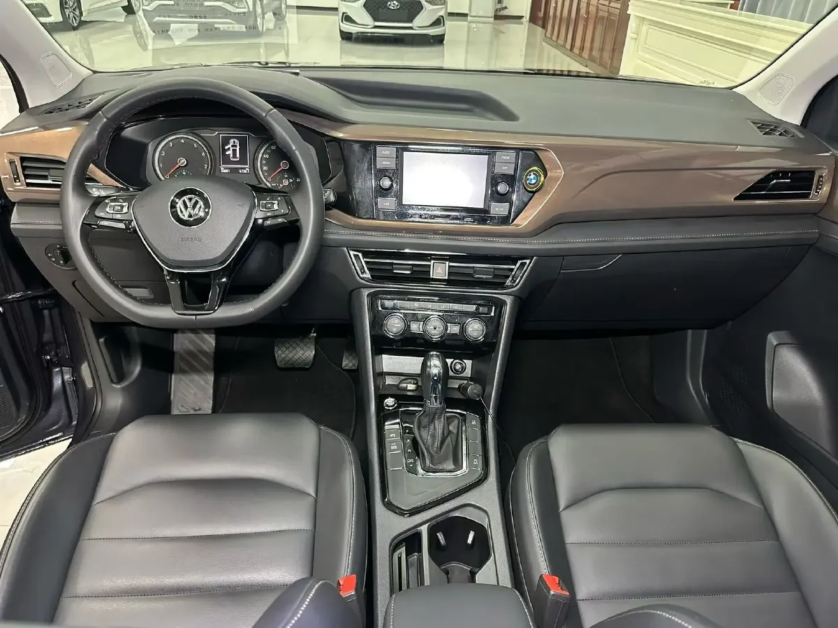 2019 MINI MINI 1.5T 102HP L3 7DCT,autocango,china used car exporter,china ev exporter,chinese used car exporter,chinese used ev exporter