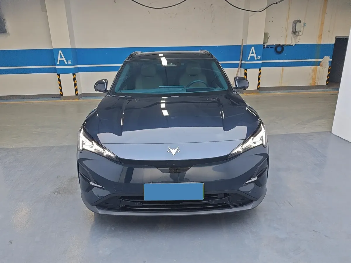 2024 HongQi H5 2.0T 224HP L4 8AT,autocango,china used car exporter,china ev exporter,chinese used car exporter,chinese used ev exporter