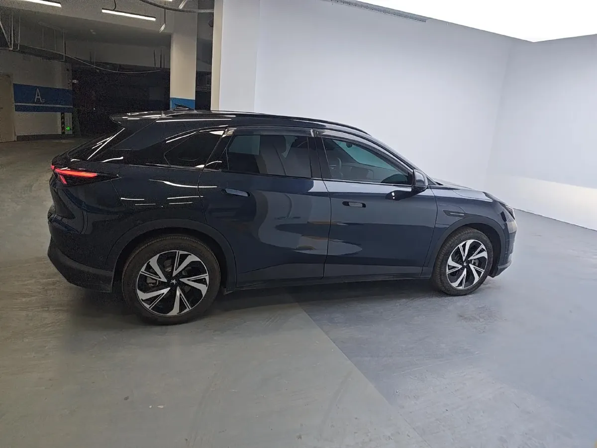 2024 HongQi H5 2.0T 224HP L4 8AT,autocango,china used car exporter,china ev exporter,chinese used car exporter,chinese used ev exporter