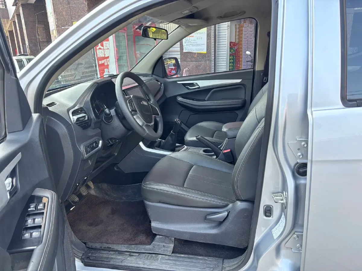 2020 JMC BaoDian 2.5T 140HP L4 5MT,autocango,china used car exporter,china ev exporter,chinese used car exporter,chinese used ev exporter