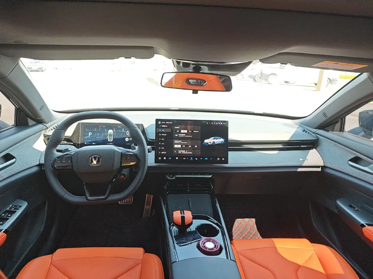 2025 ChangAn UNI-V 1.5T 192HP L4 7DCT,autocango,china used car exporter,china ev exporter,chinese used car exporter,chinese used ev exporter