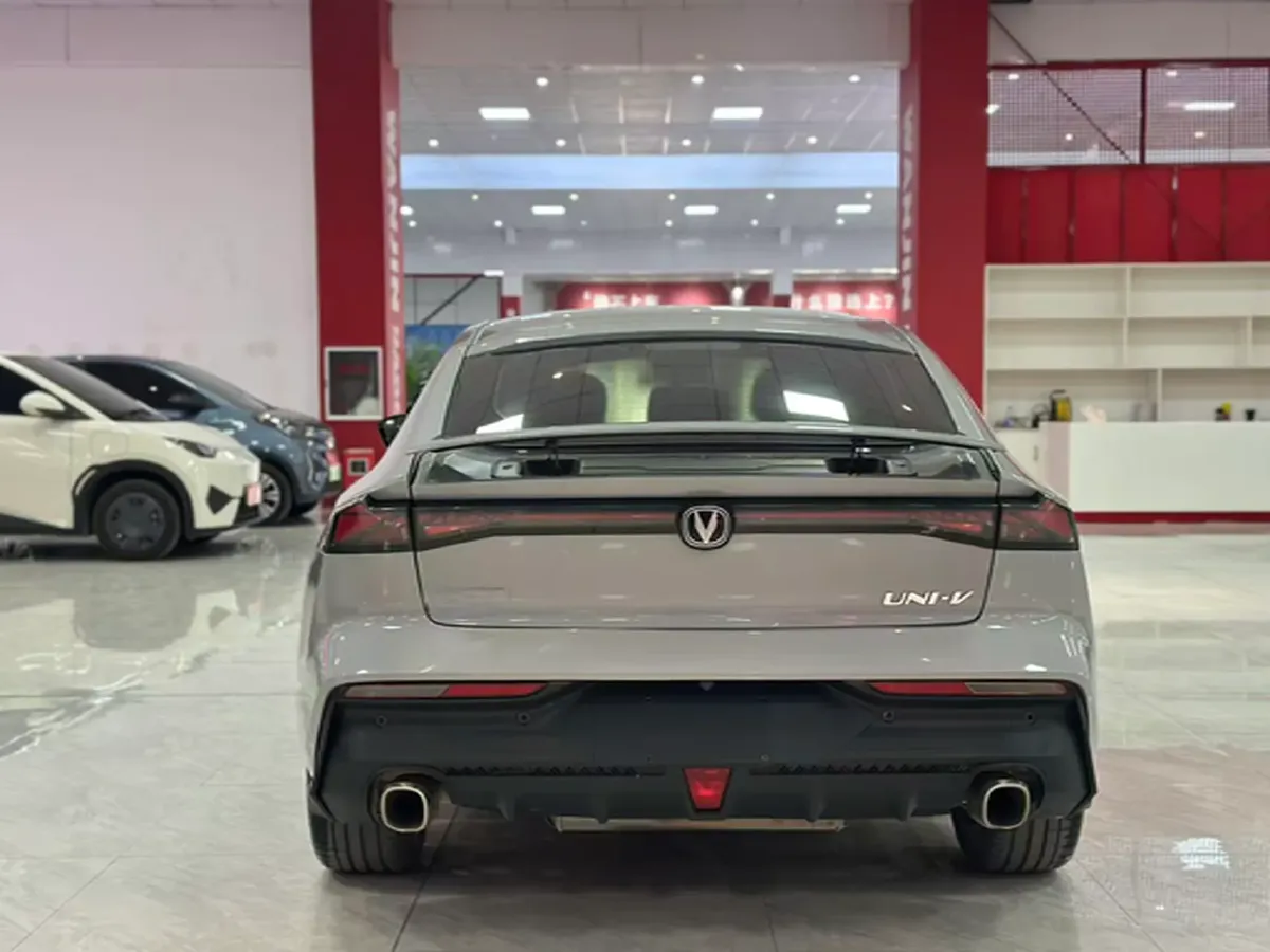 2022 ChangAn UNI-V 1.5T 188HP L4 7DCT,autocango,china used car exporter,china ev exporter,chinese used car exporter,chinese used ev exporter