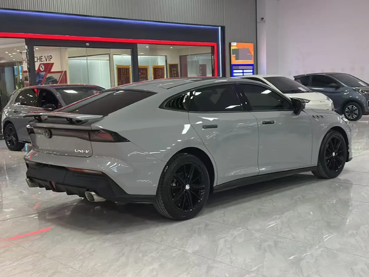 2022 ChangAn UNI-V 1.5T 188HP L4 7DCT,autocango,china used car exporter,china ev exporter,chinese used car exporter,chinese used ev exporter