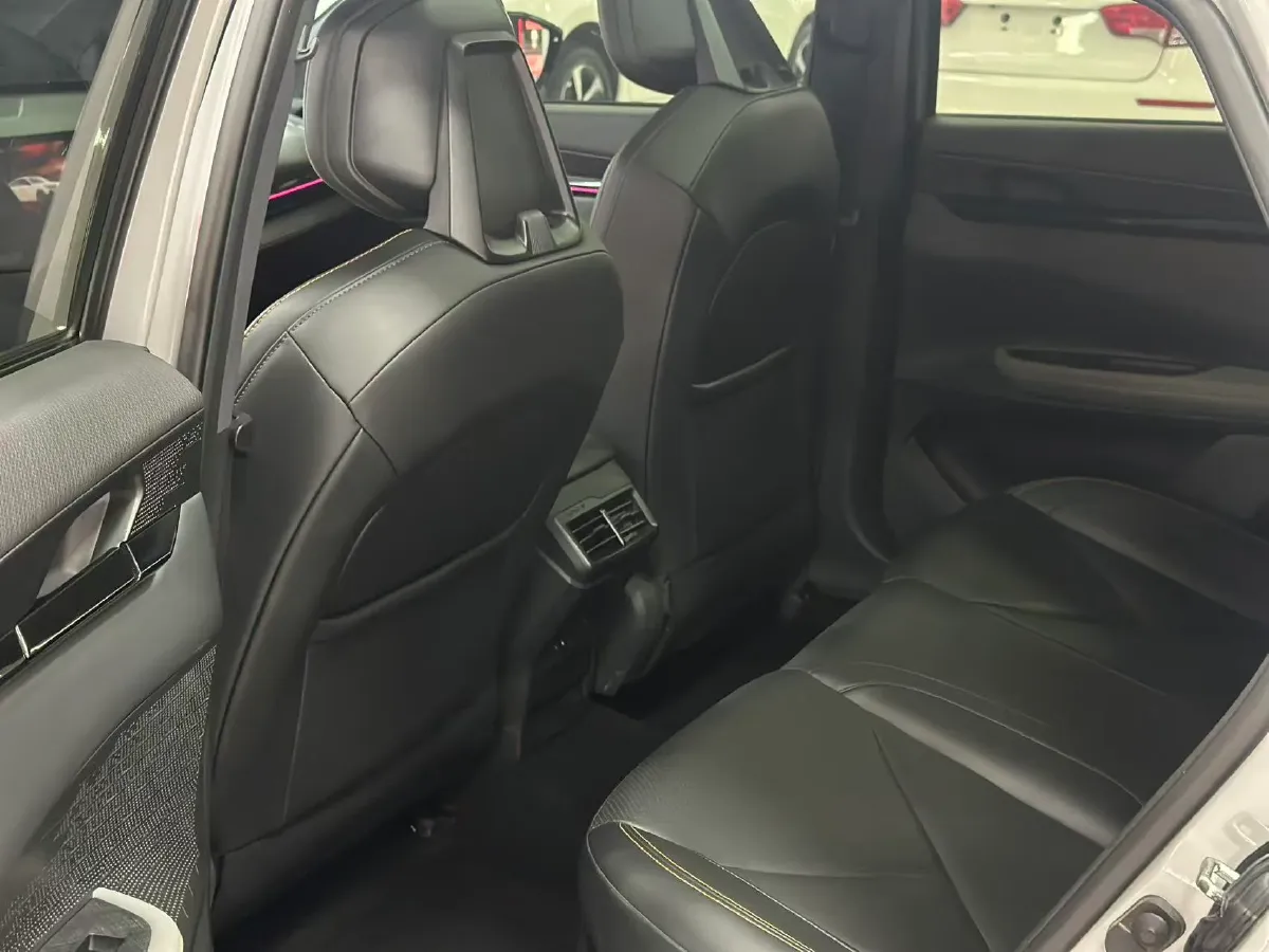 2022 ChangAn UNI-V 1.5T 188HP L4 7DCT,autocango,china used car exporter,china ev exporter,chinese used car exporter,chinese used ev exporter