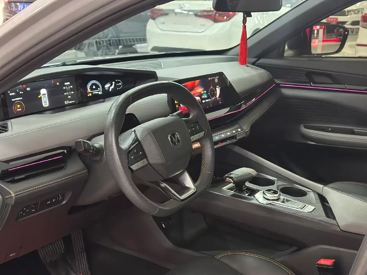 2022 ChangAn UNI-V 1.5T 188HP L4 7DCT,autocango,china used car exporter,china ev exporter,chinese used car exporter,chinese used ev exporter