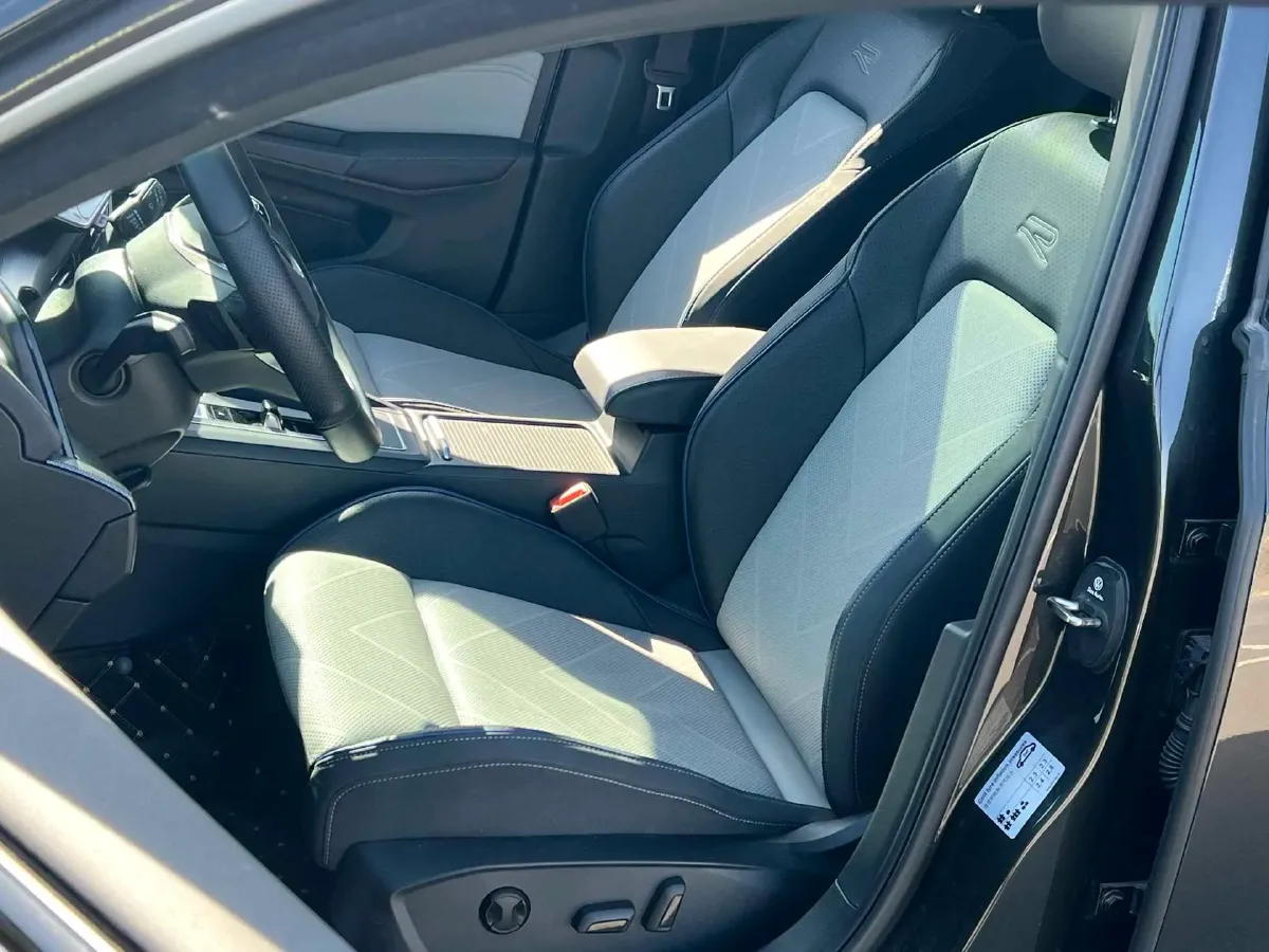 2025 Volkswagen Golf 1.5T 160HP L4 7DCT,autocango,china used car exporter,china ev exporter,chinese used car exporter,chinese used ev exporter