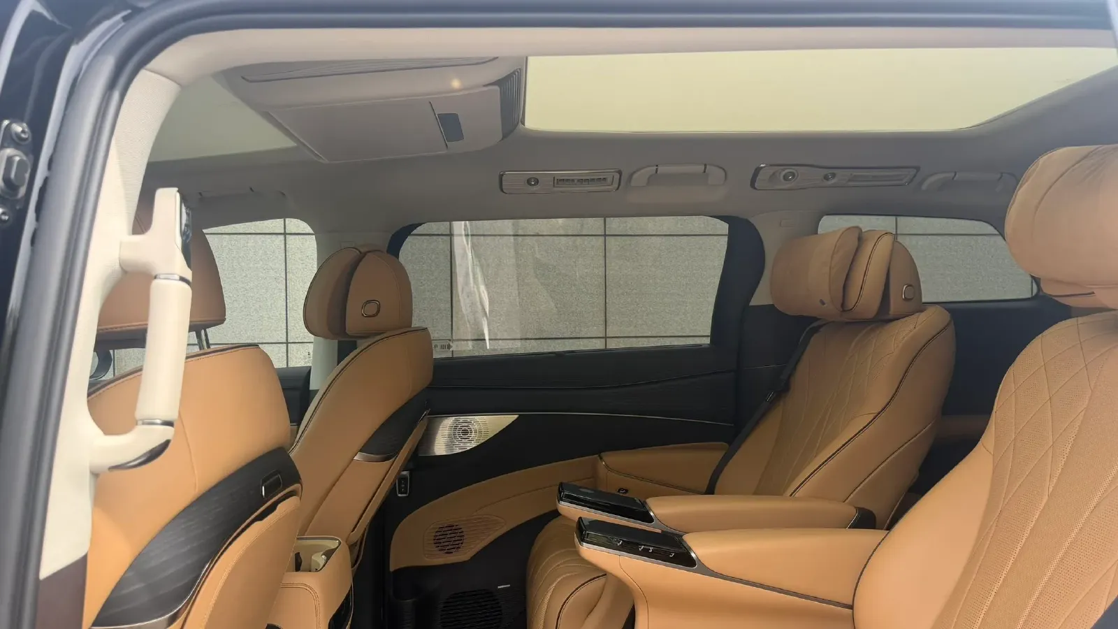 2024 Denza D9 1.5T 139HP L4 E-CVT PHEV 40KWH,autocango,china used car exporter,china ev exporter,chinese used car exporter,chinese used ev exporter