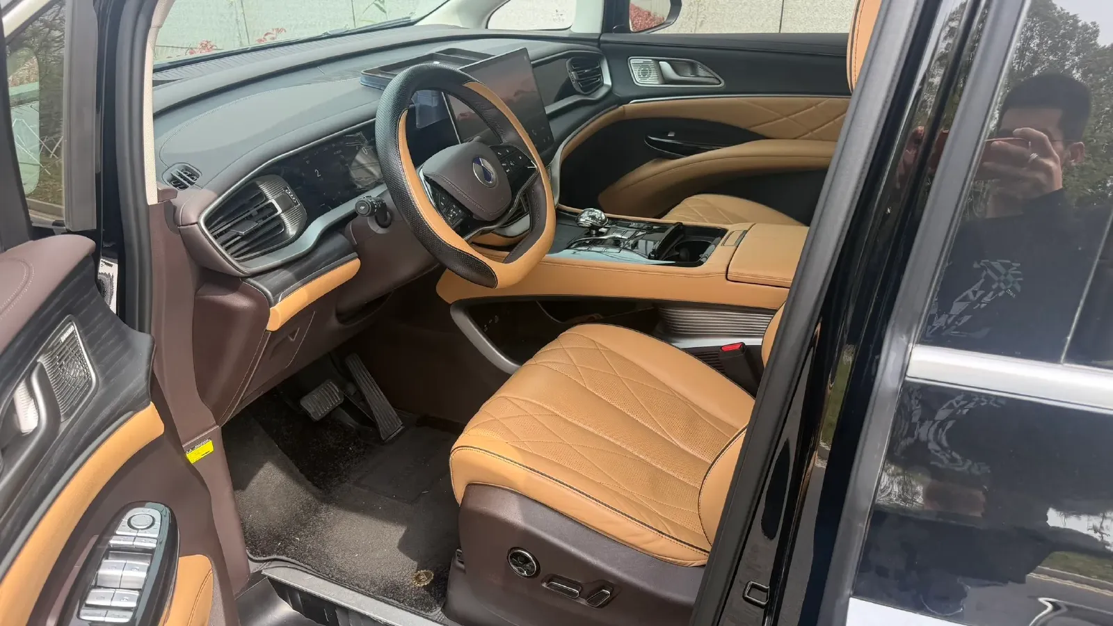 2024 Denza D9 1.5T 139HP L4 E-CVT PHEV 40KWH,autocango,china used car exporter,china ev exporter,chinese used car exporter,chinese used ev exporter