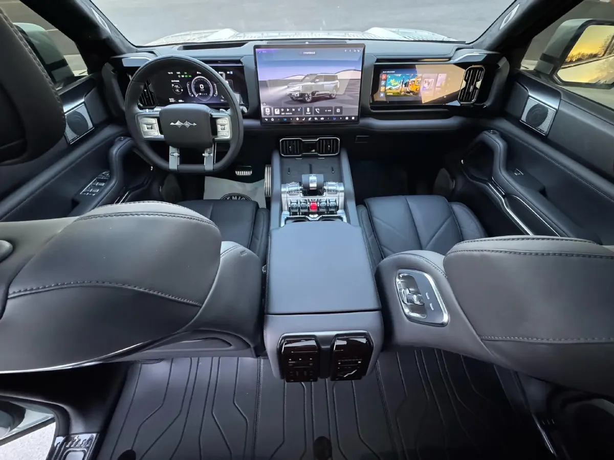 2025 FangChengBao Bao 8 2.0T 245HP L4 E-CVT PHEV 36.8KWH,autocango,china used car exporter,china ev exporter,chinese used car exporter,chinese used ev exporter