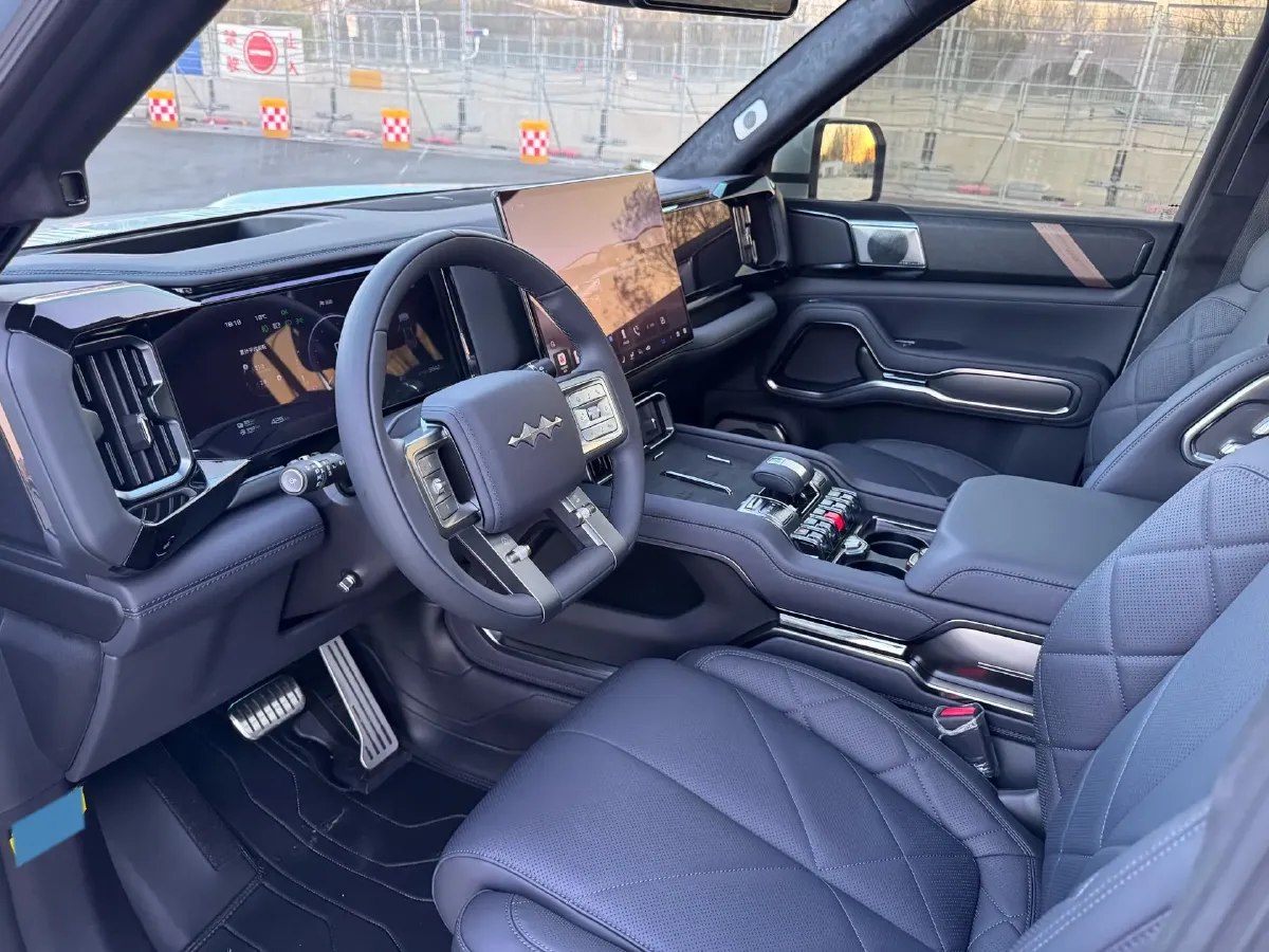 2025 FangChengBao Bao 8 2.0T 245HP L4 E-CVT PHEV 36.8KWH,autocango,china used car exporter,china ev exporter,chinese used car exporter,chinese used ev exporter