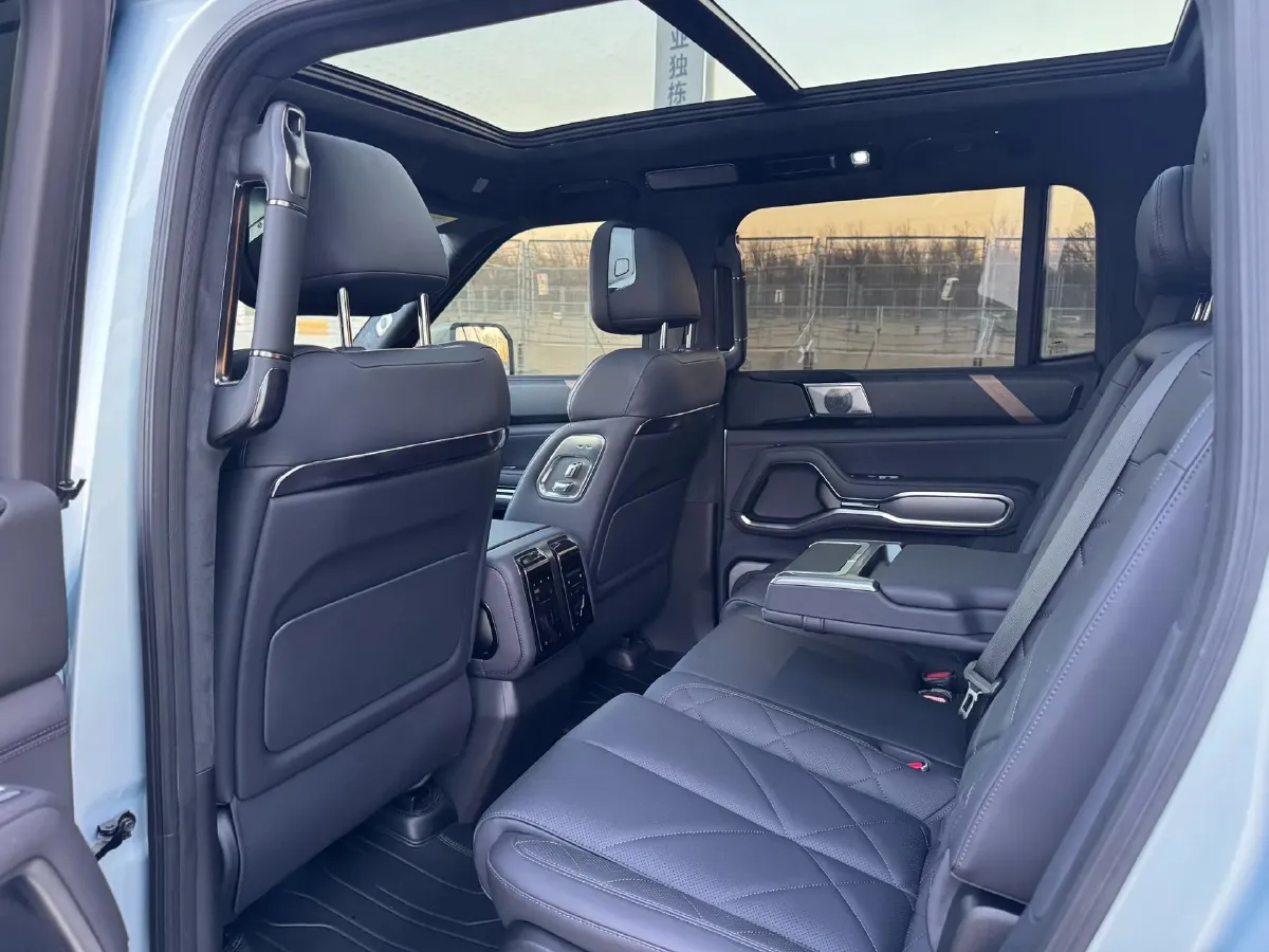 2025 FangChengBao Bao 8 2.0T 245HP L4 E-CVT PHEV 36.8KWH,autocango,china used car exporter,china ev exporter,chinese used car exporter,chinese used ev exporter