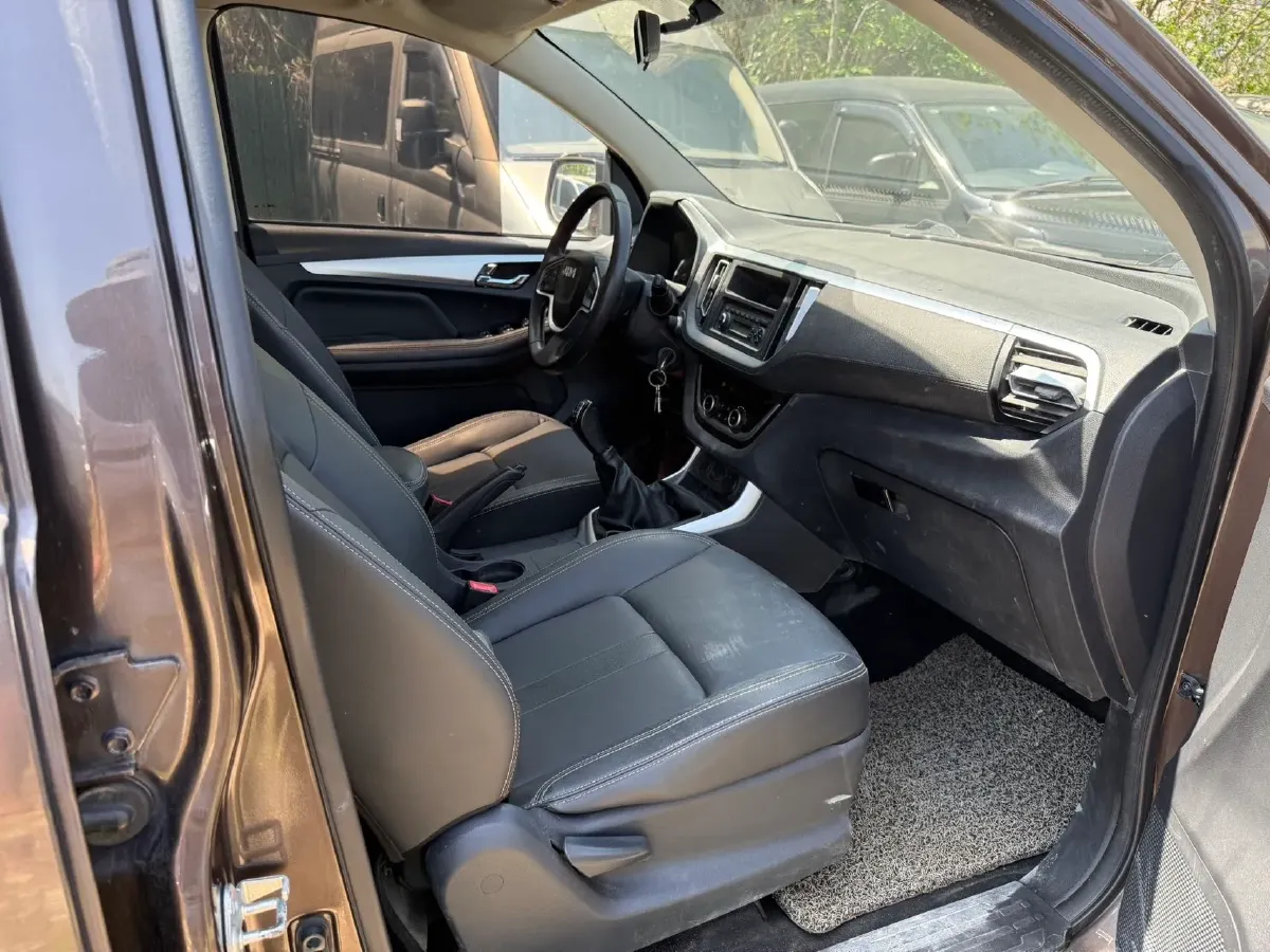 2020 JMC BaoDian 2.5T 140HP L4 5MT,autocango,china used car exporter,china ev exporter,chinese used car exporter,chinese used ev exporter