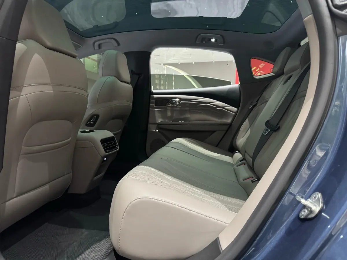 2025 Geely Galaxy Starshine 8 1.5L 112HP L4 1DHT PHEV,autocango,china used car exporter,china ev exporter,chinese used car exporter,chinese used ev exporter