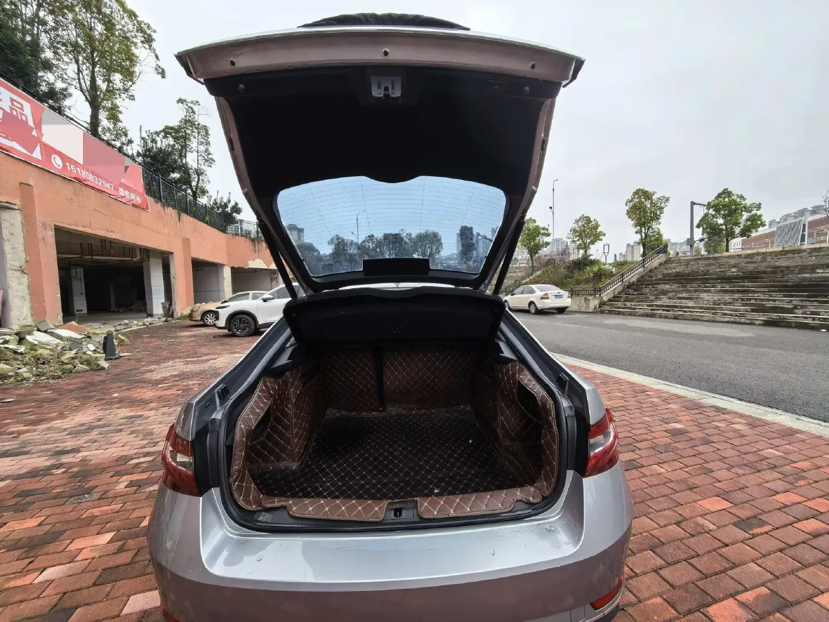 2018 Skoda Kodiak 1.8T 180HP L4 7DCT,autocango,china used car exporter,china ev exporter,chinese used car exporter,chinese used ev exporter