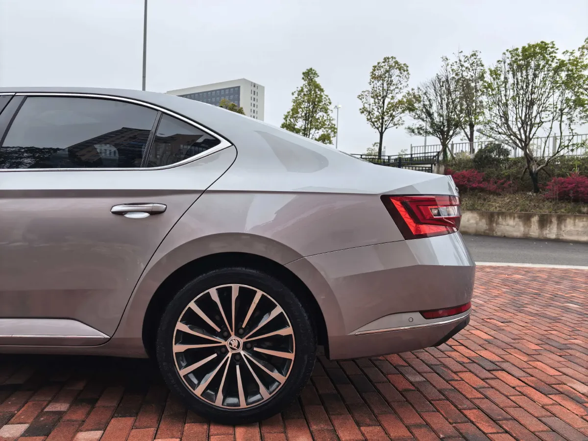 2018 Skoda Kodiak 1.8T 180HP L4 7DCT,autocango,china used car exporter,china ev exporter,chinese used car exporter,chinese used ev exporter