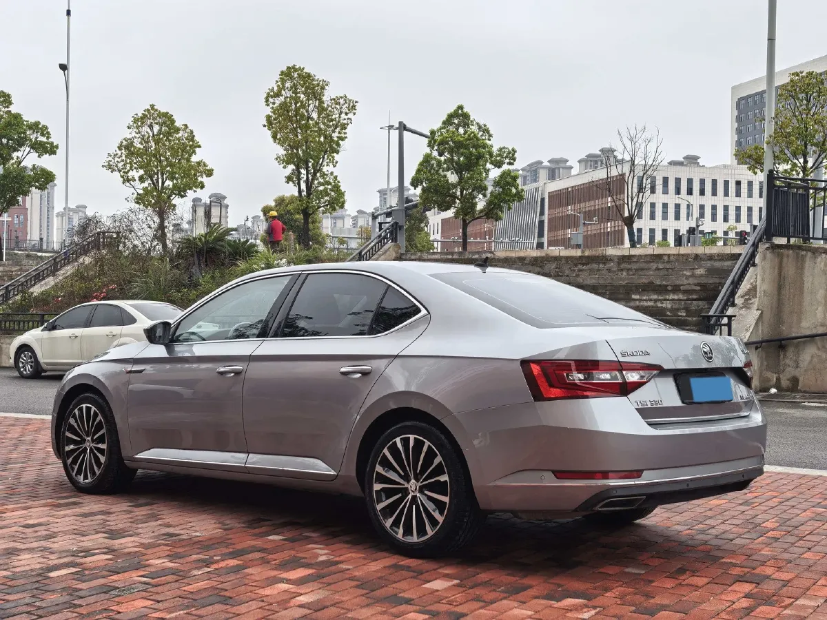 2018 Skoda Kodiak 1.8T 180HP L4 7DCT,autocango,china used car exporter,china ev exporter,chinese used car exporter,chinese used ev exporter