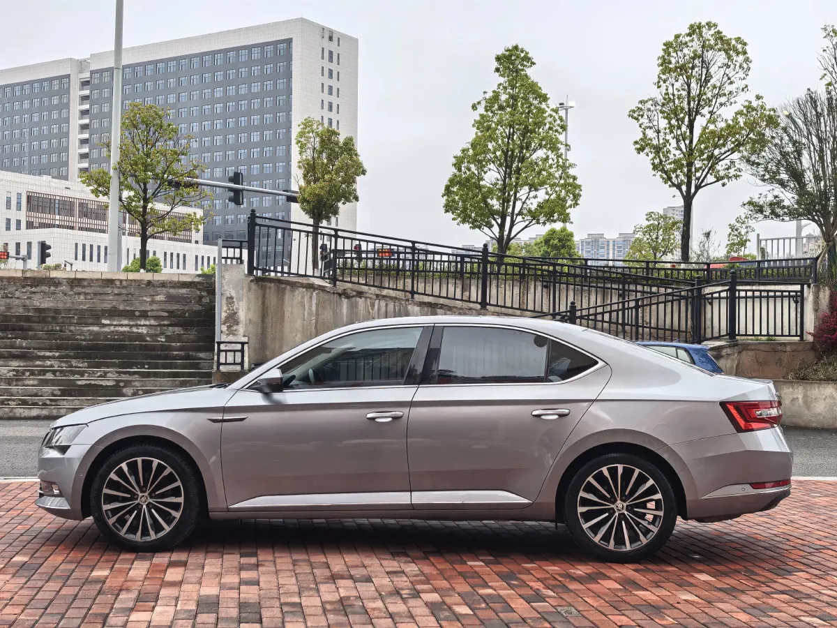 2018 Skoda Kodiak 1.8T 180HP L4 7DCT,autocango,china used car exporter,china ev exporter,chinese used car exporter,chinese used ev exporter