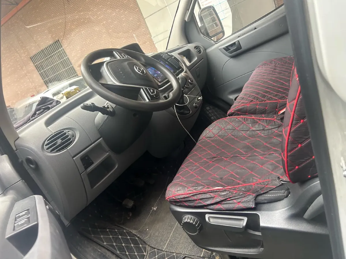 2020 MAXUS XinTu V80 2.5T 136HP L4 6MT,autocango,china used car exporter,china ev exporter,chinese used car exporter,chinese used ev exporter