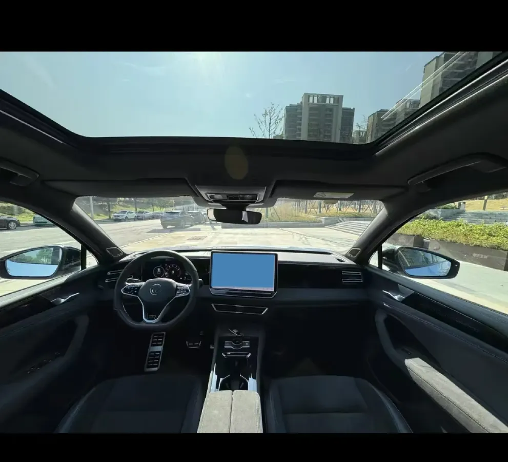 2026 Volkswagen Tiguan L 2.0T 220HP L4 7DCT,autocango,china used car exporter,china ev exporter,chinese used car exporter,chinese used ev exporter