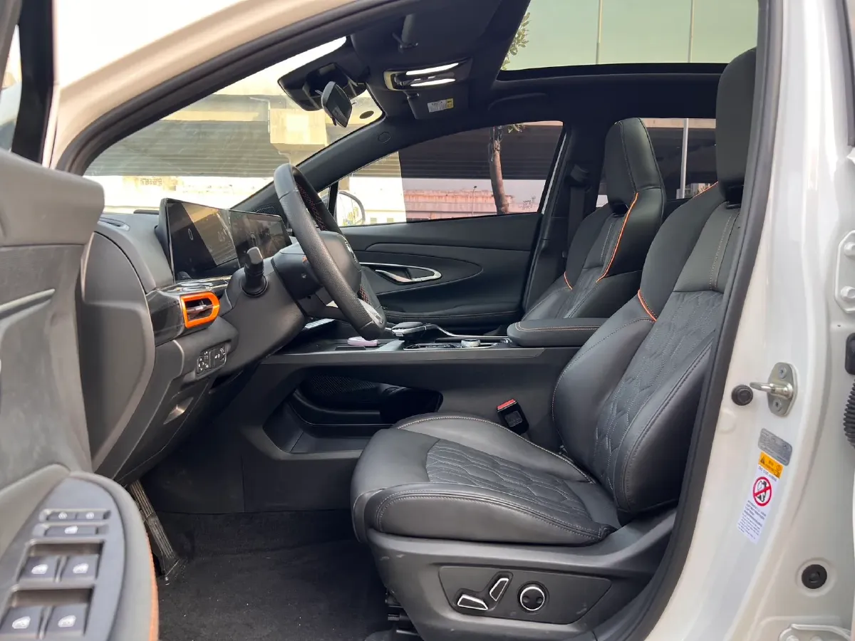 2022 ChangAn UNI-T 1.5T 188HP L4 7DCT,autocango,china used car exporter,china ev exporter,chinese used car exporter,chinese used ev exporter