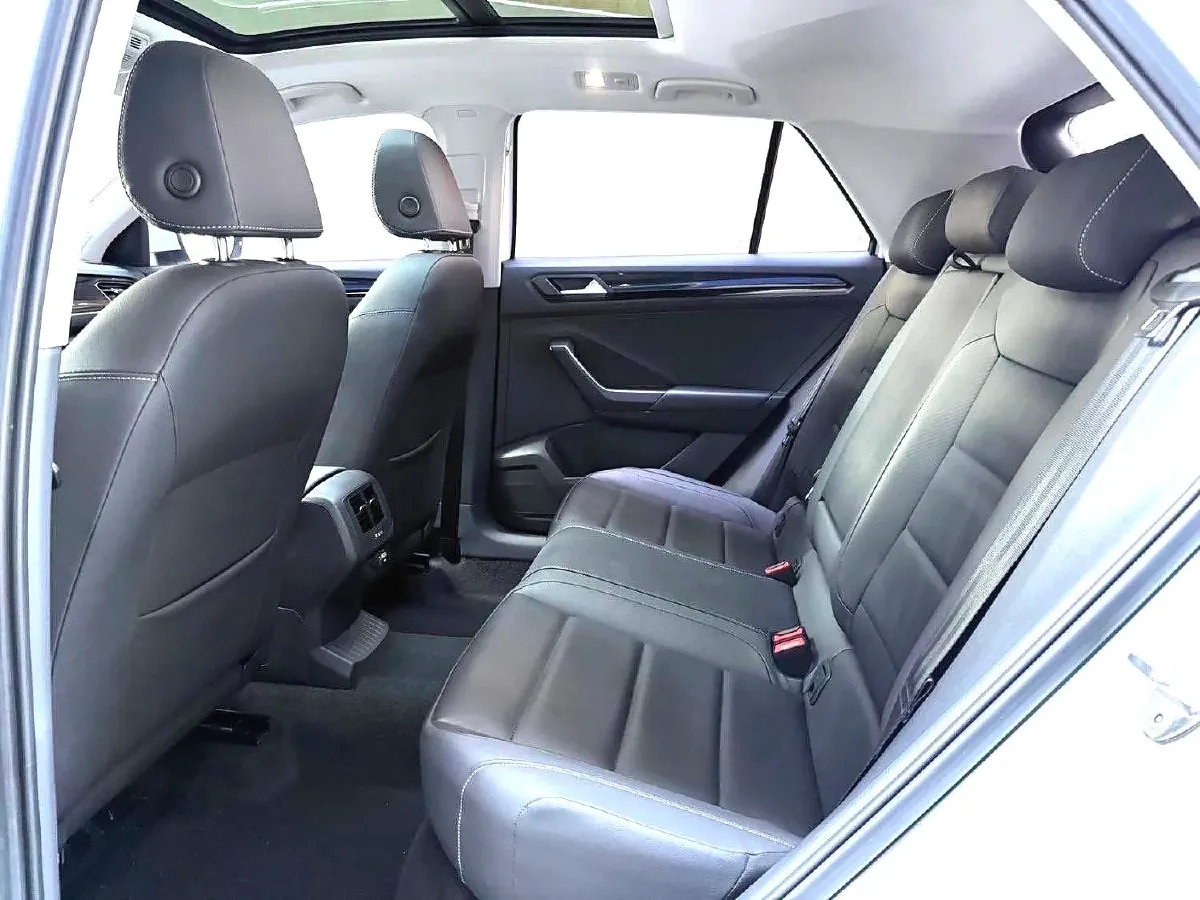 2021 Volkswagen T-Roc 1.4T 150HP L4 7DCT,autocango,china used car exporter,china ev exporter,chinese used car exporter,chinese used ev exporter