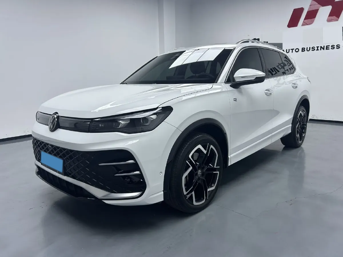 2025 Volkswagen Tiguan L 2.0T 220HP L4 7DCT,autocango,china used car exporter,china ev exporter,chinese used car exporter,chinese used ev exporter