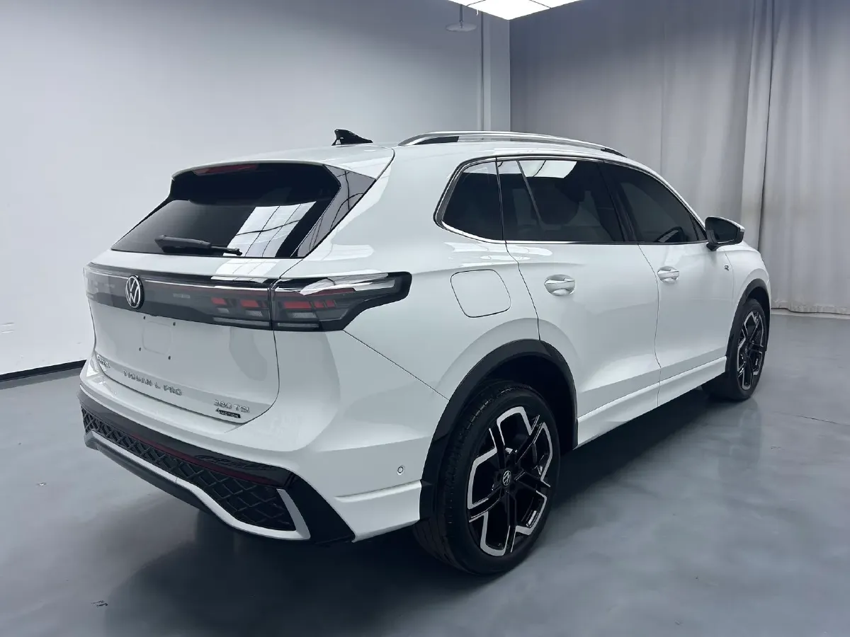 2025 Volkswagen Tiguan L 2.0T 220HP L4 7DCT,autocango,china used car exporter,china ev exporter,chinese used car exporter,chinese used ev exporter