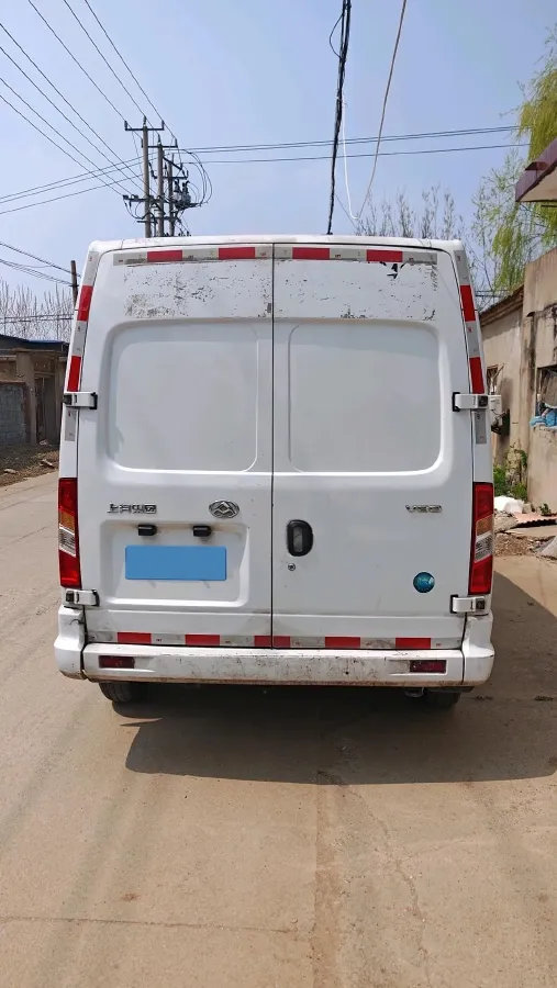 2023 MAXUS XinTu V80 2.0T 127HP L4 6MT,autocango,china used car exporter,china ev exporter,chinese used car exporter,chinese used ev exporter