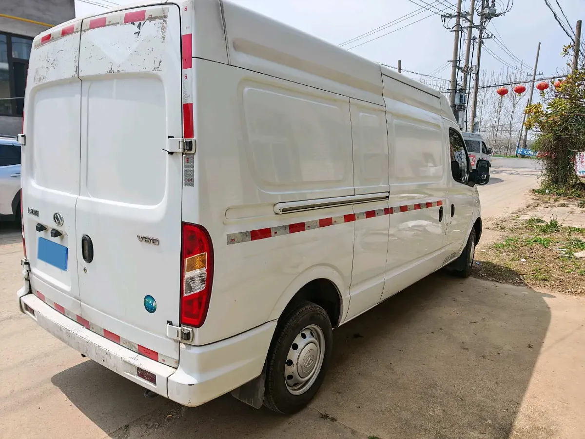 2023 MAXUS XinTu V80 2.0T 127HP L4 6MT,autocango,china used car exporter,china ev exporter,chinese used car exporter,chinese used ev exporter