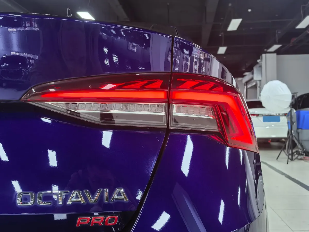 2022 Skoda Octavia 1.4T 150HP L4 7DCT,autocango,china used car exporter,china ev exporter,chinese used car exporter,chinese used ev exporter