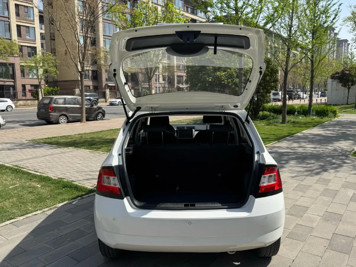 2017 Skoda Fabia 1.4L 90HP L4 6AT,autocango,china used car exporter,china ev exporter,chinese used car exporter,chinese used ev exporter