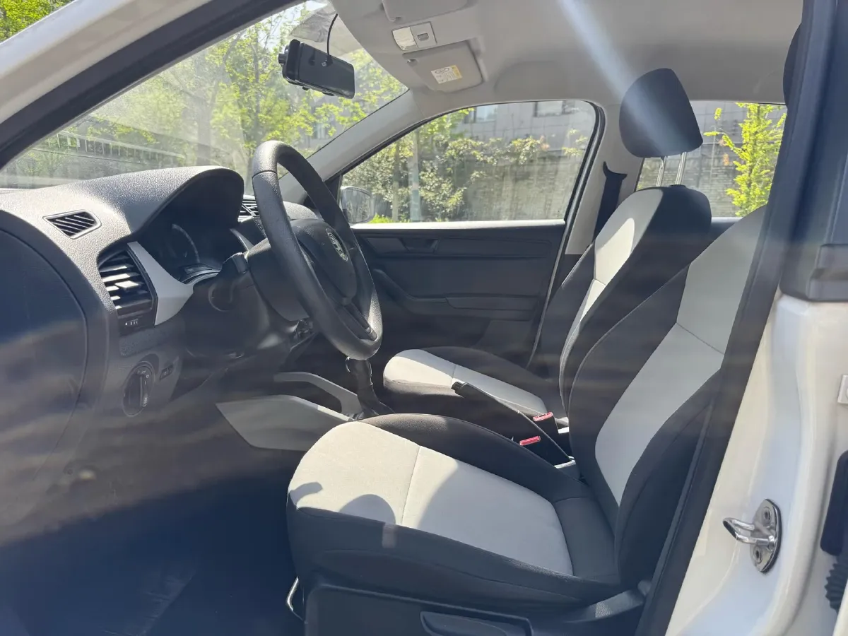 2017 Skoda Fabia 1.4L 90HP L4 6AT,autocango,china used car exporter,china ev exporter,chinese used car exporter,chinese used ev exporter