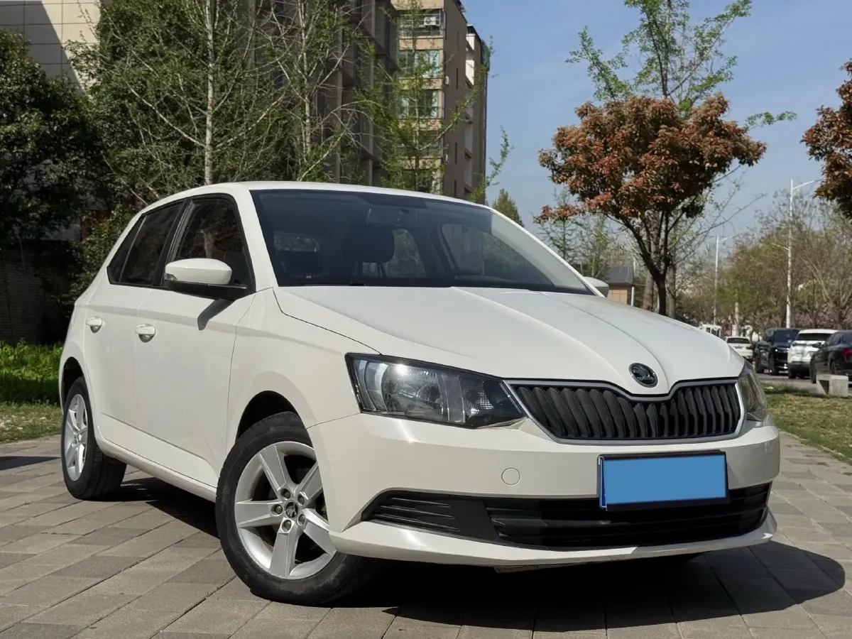 2017 Skoda Fabia 1.4L 90HP L4 6AT,autocango,china used car exporter,china ev exporter,chinese used car exporter,chinese used ev exporter