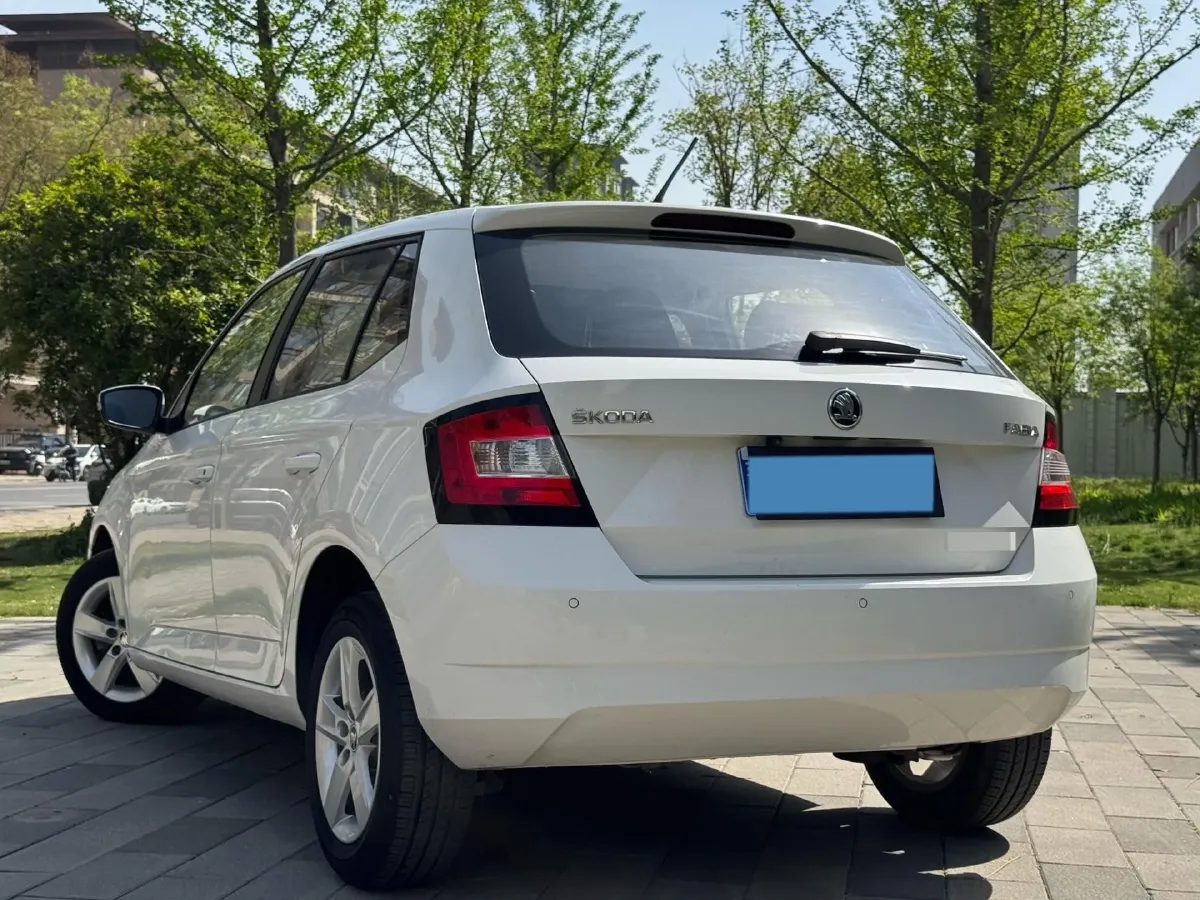 2017 Skoda Fabia 1.4L 90HP L4 6AT,autocango,china used car exporter,china ev exporter,chinese used car exporter,chinese used ev exporter
