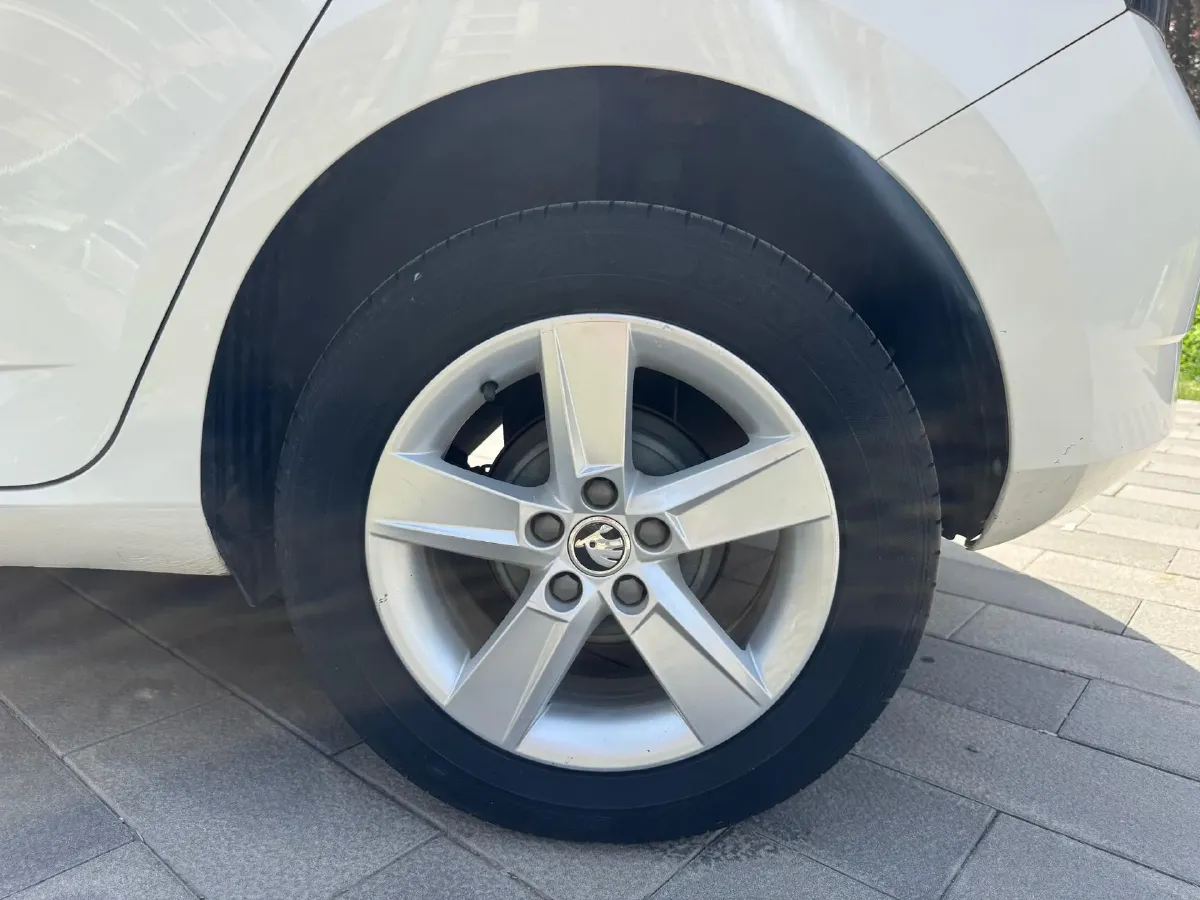 2017 Skoda Fabia 1.4L 90HP L4 6AT,autocango,china used car exporter,china ev exporter,chinese used car exporter,chinese used ev exporter