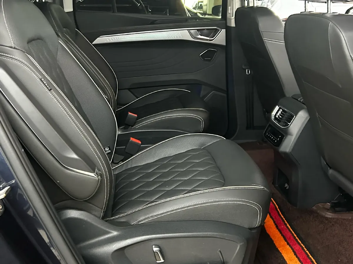 2022 Volkswagen Talagon 2.5T 299HP V6 7DCT,autocango,china used car exporter,china ev exporter,chinese used car exporter,chinese used ev exporter